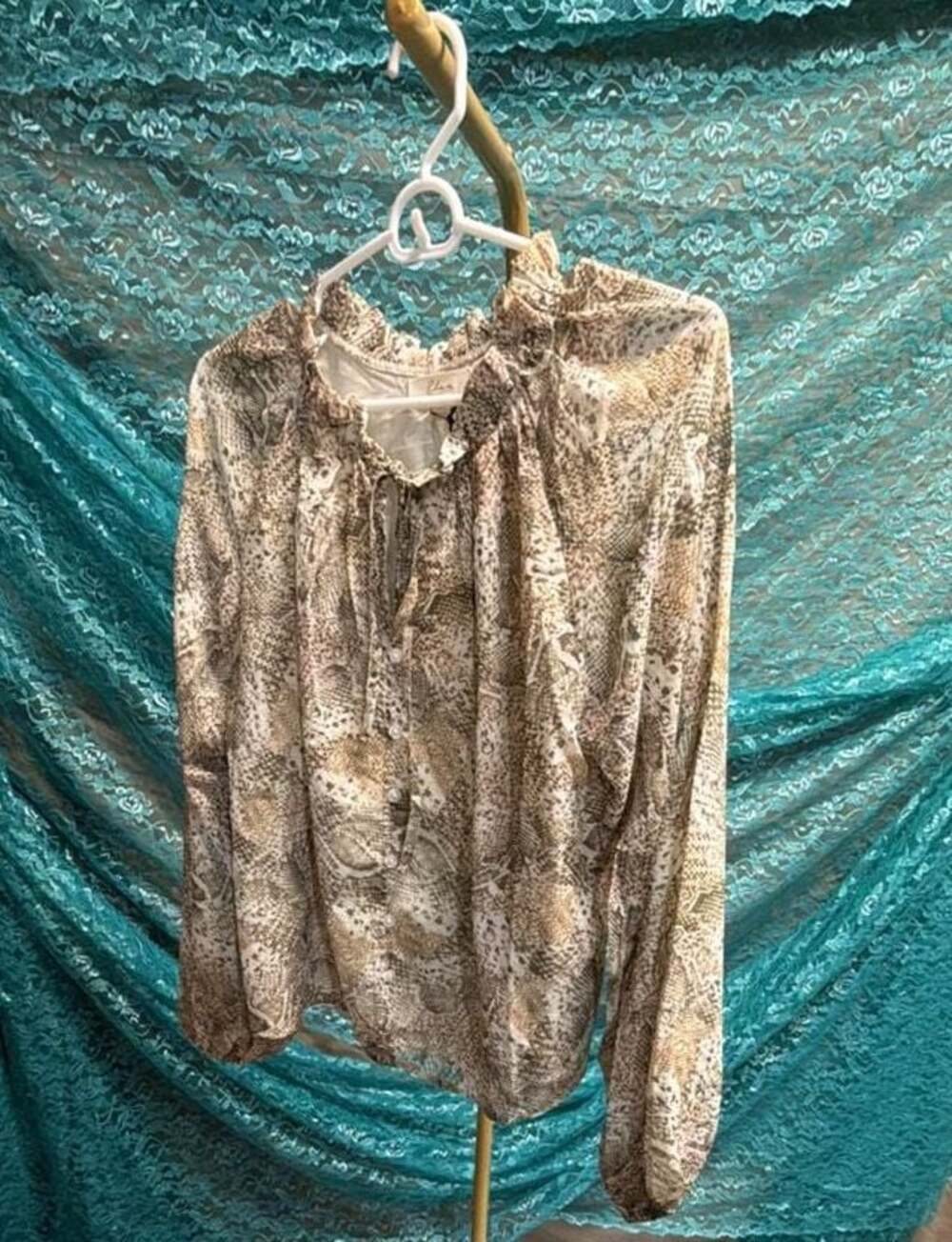Elan Women's Snake Print Long Sleeve Blouson Poet Top